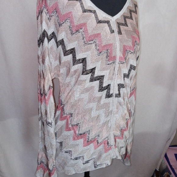 White House Black Market Chevron Long Sleeve in Pink, Black, and Cream - Picture 9 of 13